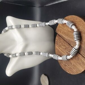 Overflow black and white beaded necklace‎ vintage estate